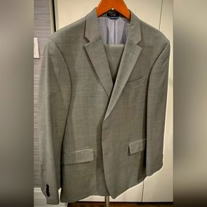 Tommy Hilfiger gray suit 42L pant 32x30 straight fit